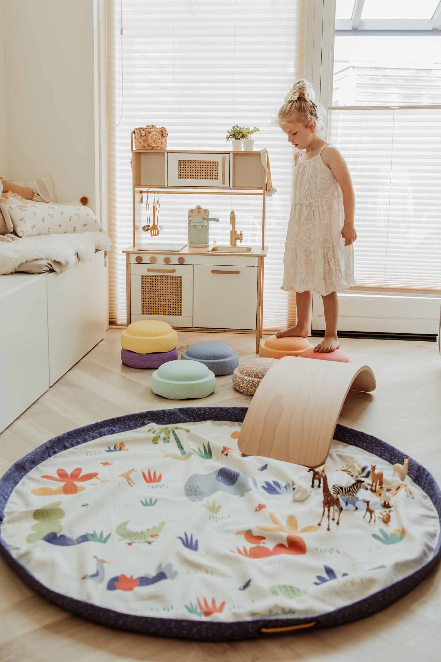 toy storage bag, Toupitis, Play&Go, Moulin Roty, child playing with steps and bridge on open mat