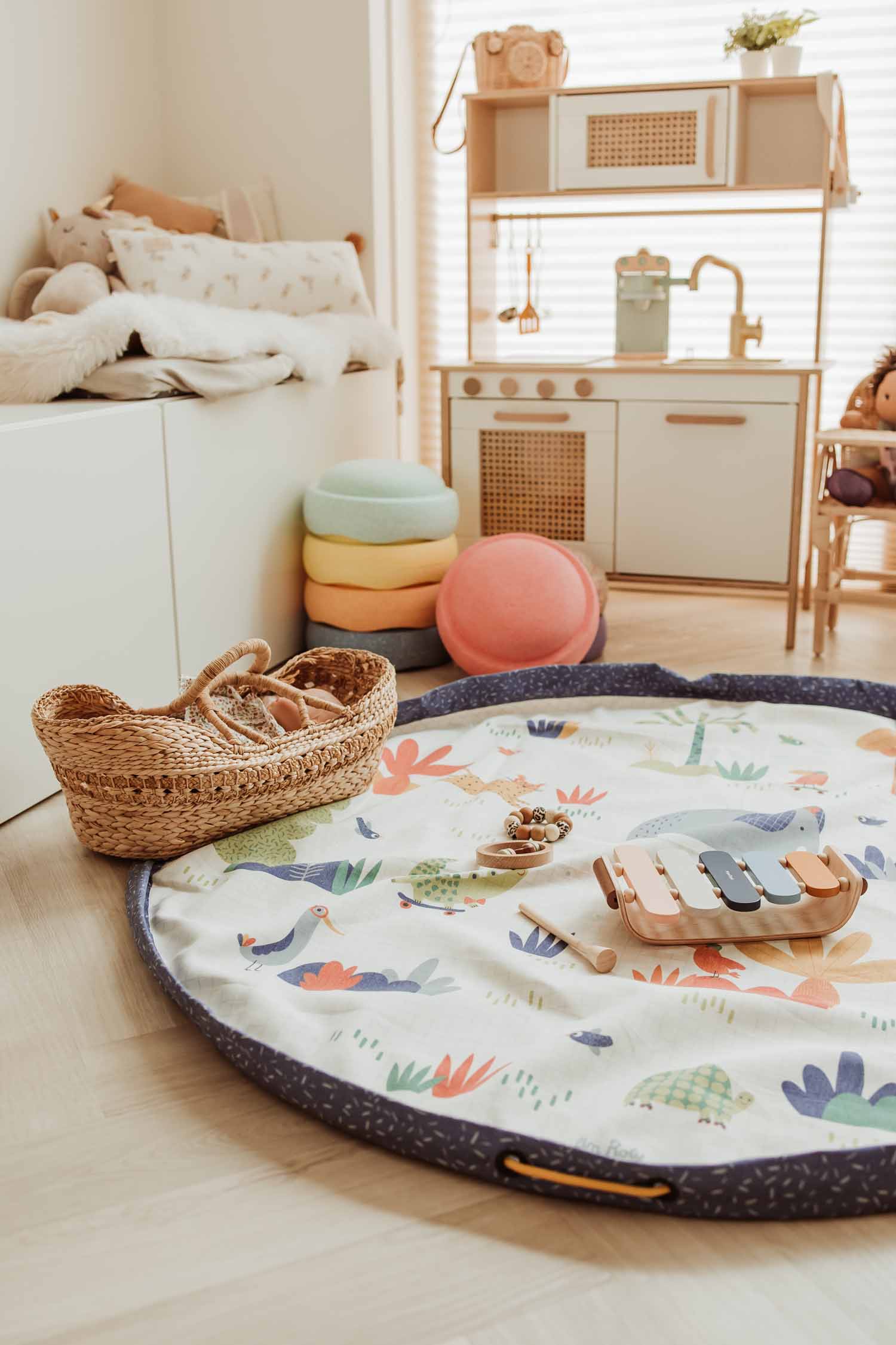 toy storage bag, Toupitis, Play&Go, Moulin Roty, open mat with lots of toys in room