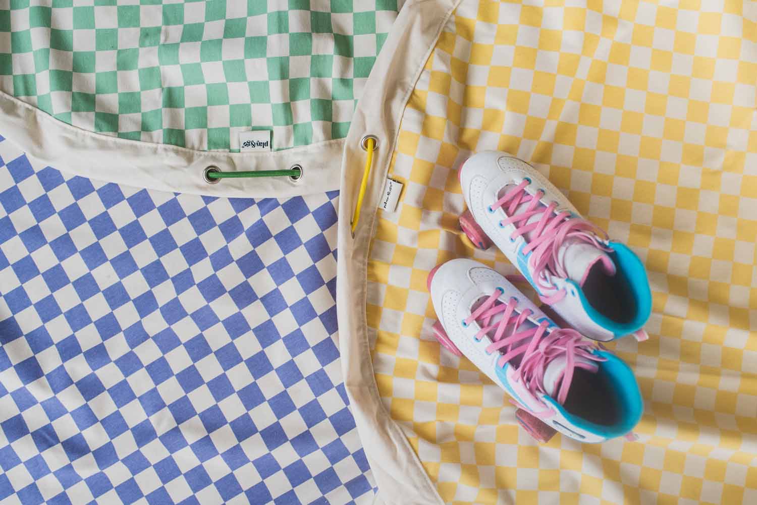 detail picture of vichy storages bags, all colors, rolles skates on the yellow one