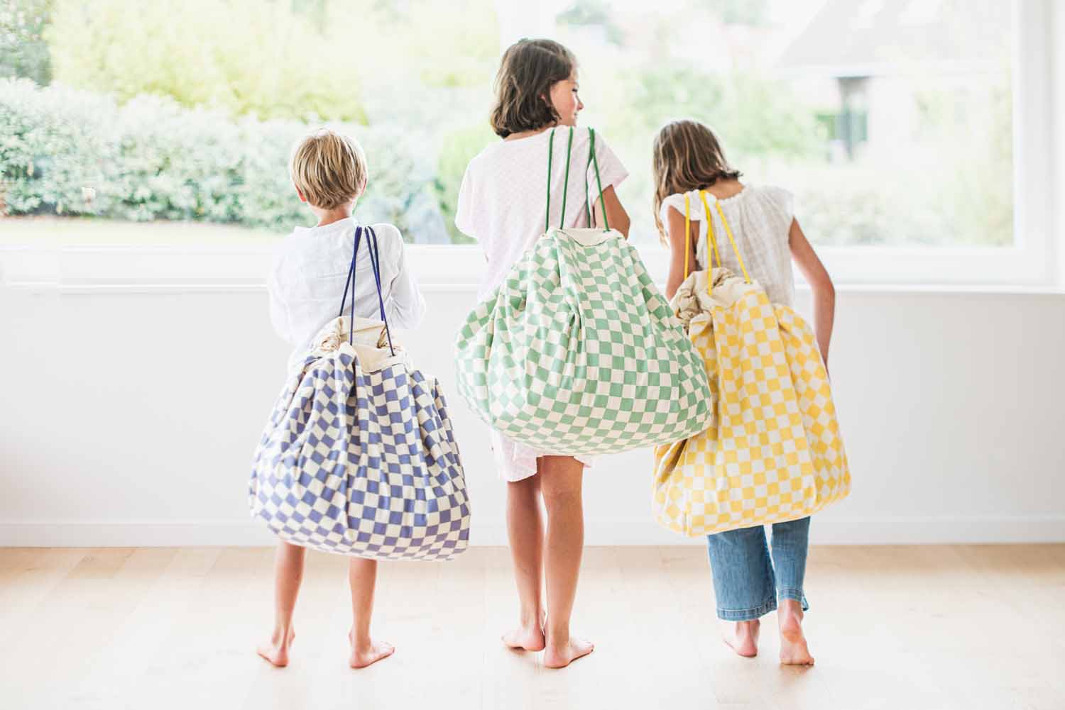 vichy toy storage bags, children carrying the closed bags