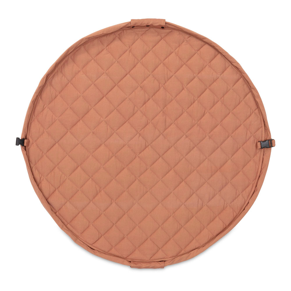 detail picture Tawny Brown quilted baby play mat and storage bag, drawstring with buttons and plastic shackles