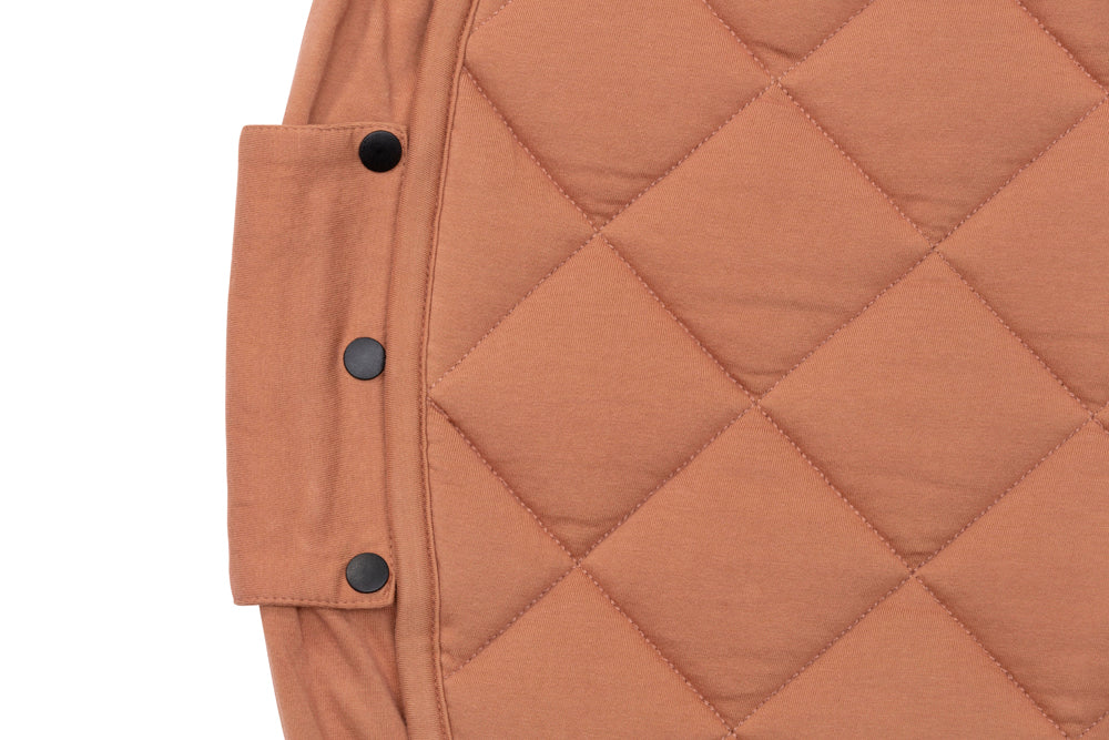 detail picture Tawny Brown quilted baby play mat and storage bag, drawstring and buttons