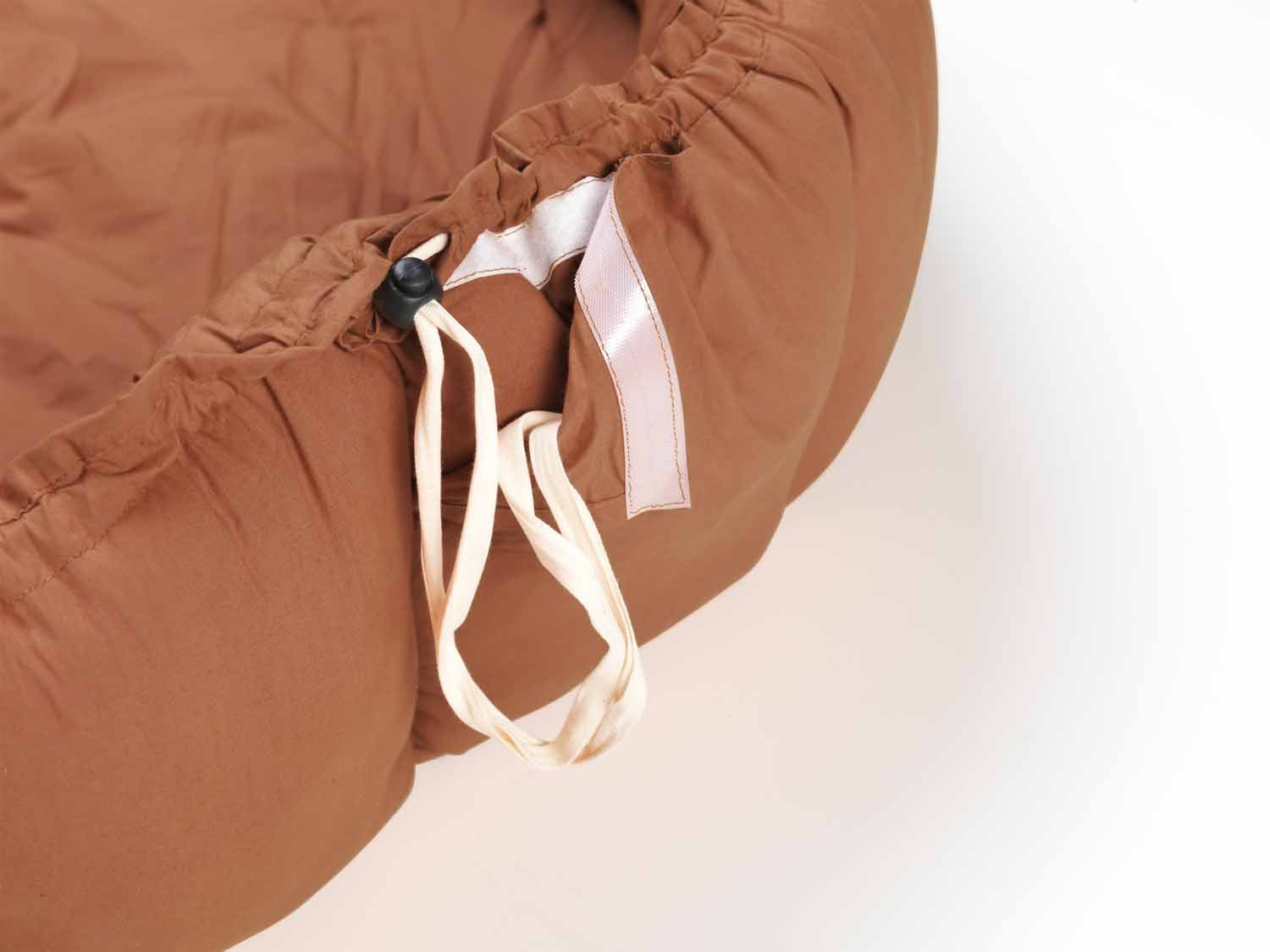 brown baby mat, crib, detail of closure