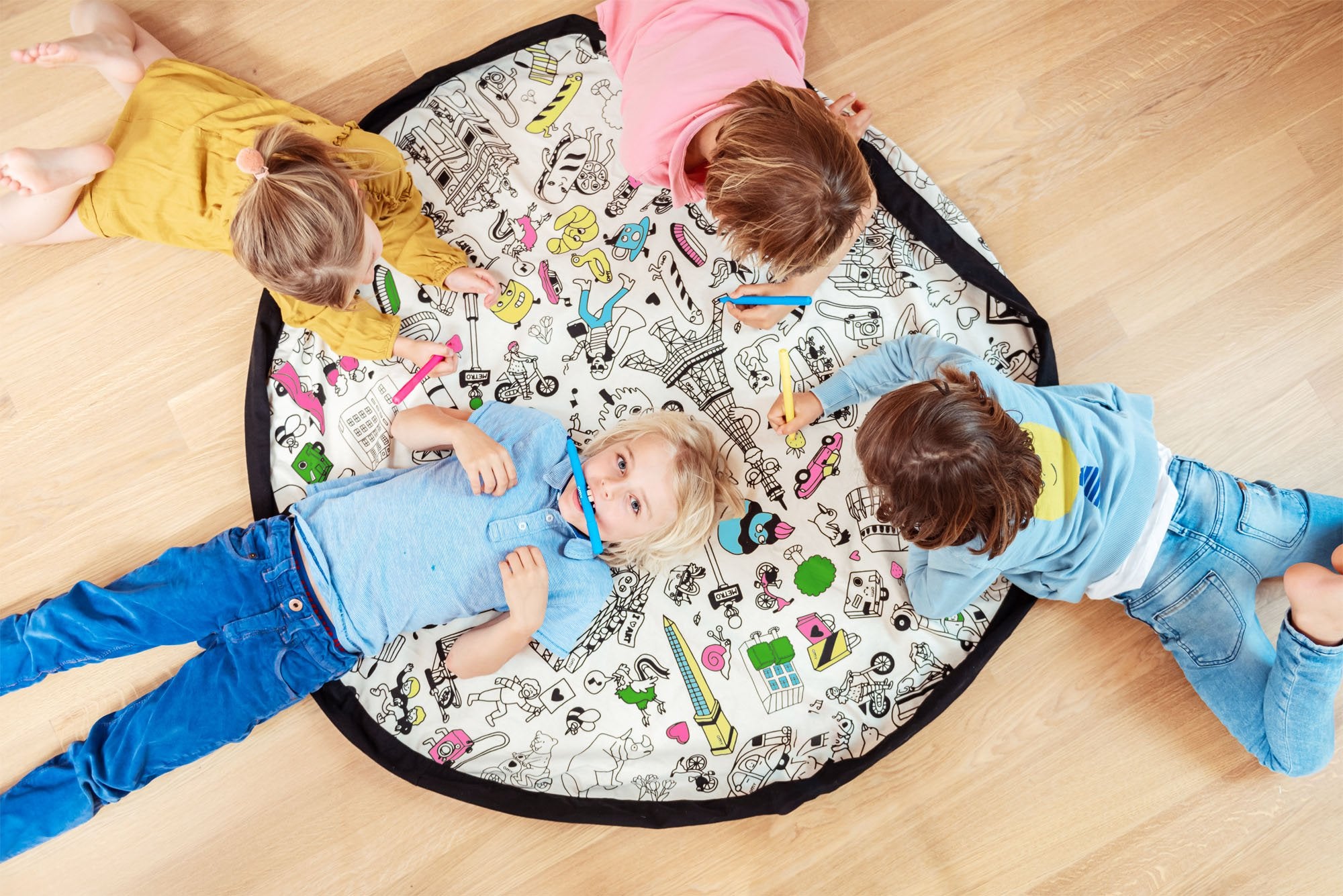 Play&Go storage bag and play mat, lots of fresh colors, kids coloring the mat