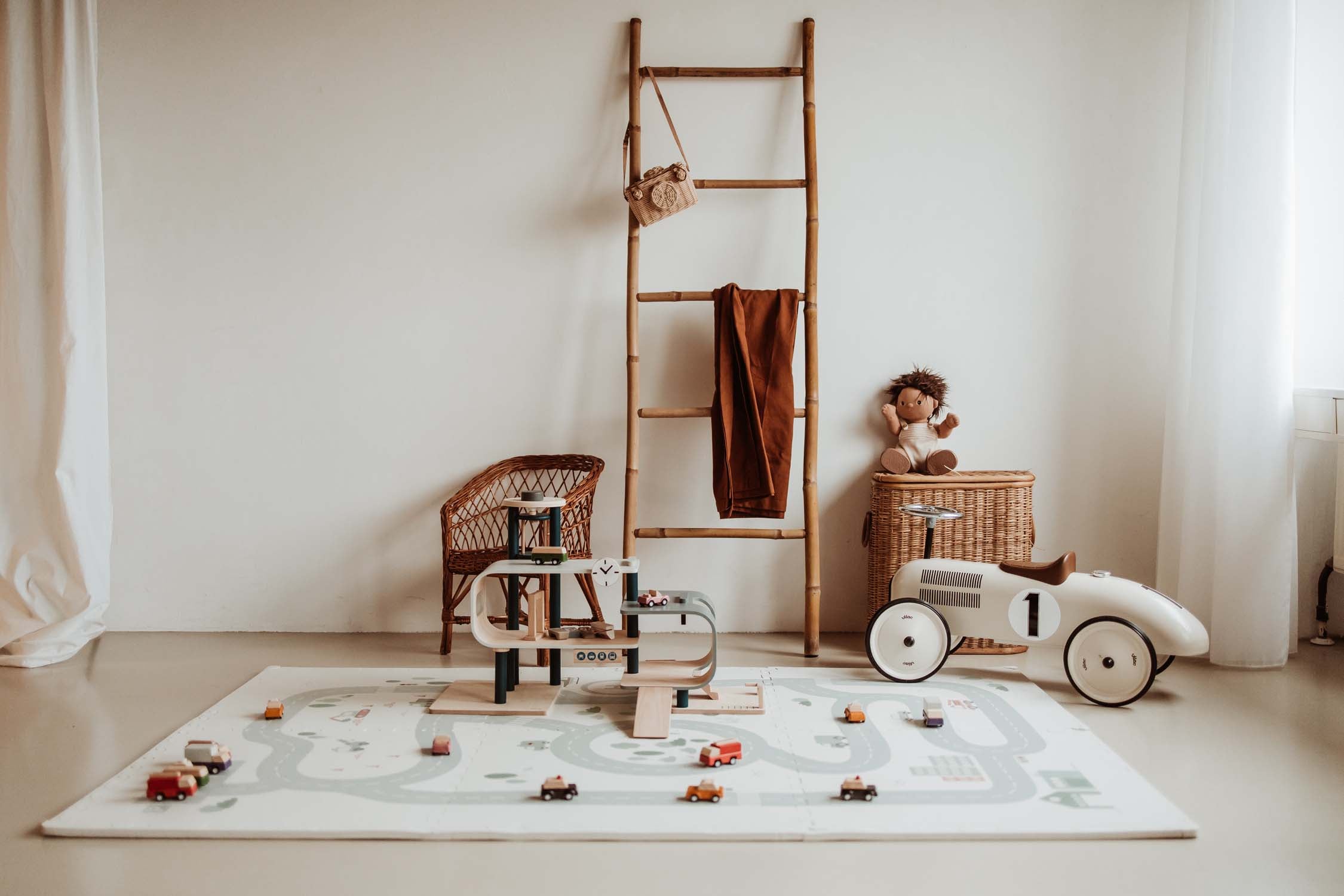 roadmap puzzlemat with car toys and wooden garage, kids car